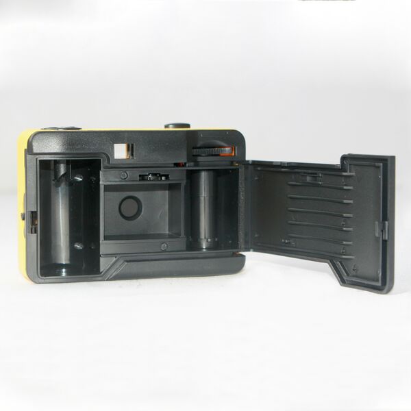 Anton K1, Kleinbildkamera mit Unterwassergehäuse  gelb