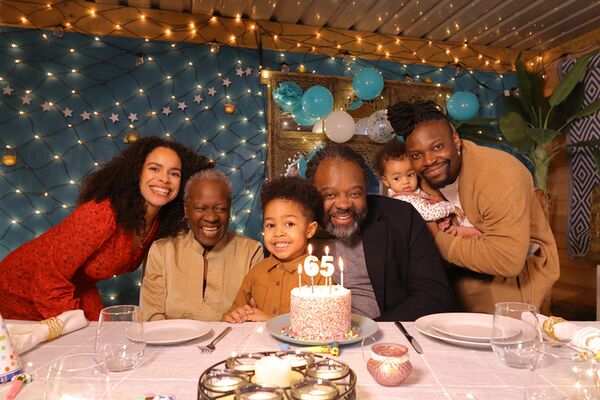 Canon EOS R100 + RF-S 18-45 mm IS STM + 5,0-7,1/55-210 mm IS STM 