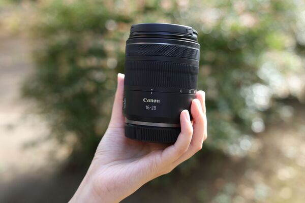 Canon RF 16-28mm f/2,8 IS STM + Sonnenblende EW-73E 