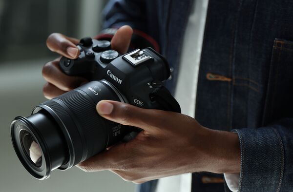 Canon RF 16-28mm f/2,8 IS STM + Sonnenblende EW-73E 