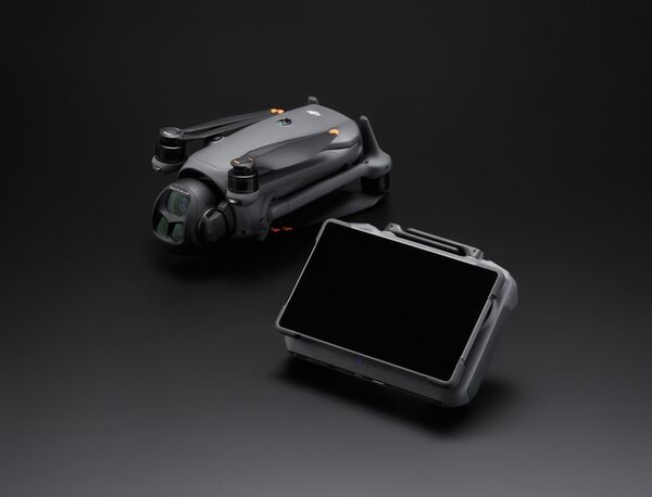 DJI Mavic 4 Pro  512GB Creator Combo & DJI RC Pro 2