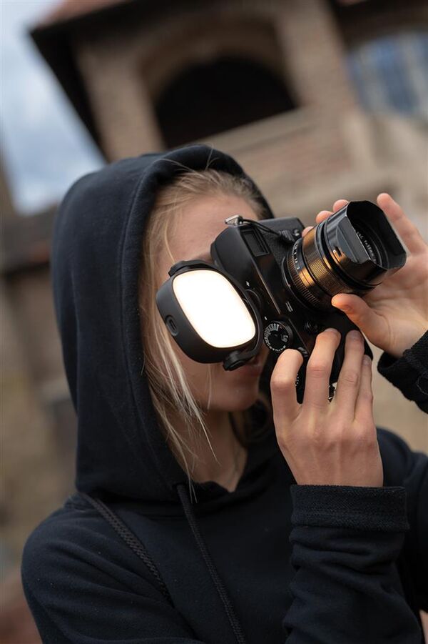 Dörr MVL-77 LED Videolicht USB-C Anschluss 