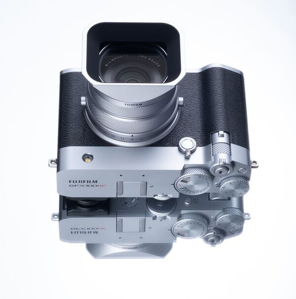 Fujifilm GFX 100RF  silber