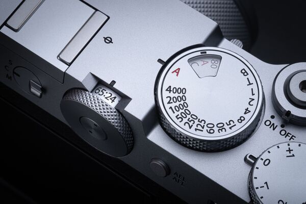 Fujifilm GFX 100RF  silber