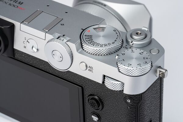 Fujifilm GFX 100RF  silber