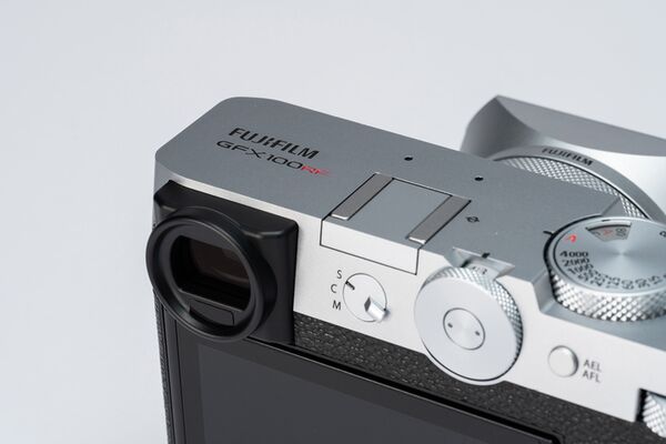 Fujifilm GFX 100RF  silber