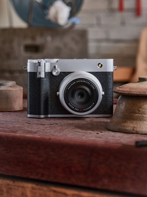 Fujifilm GFX 100RF  silber