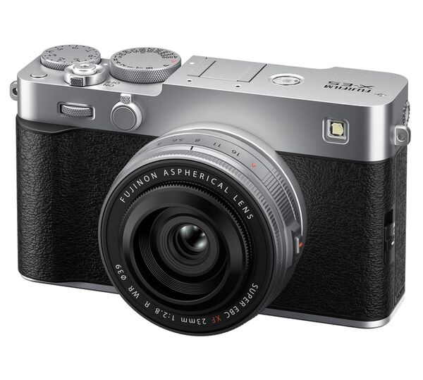Fujifilm X-E5 + XF 23mm f/2,8 R WR  silber
