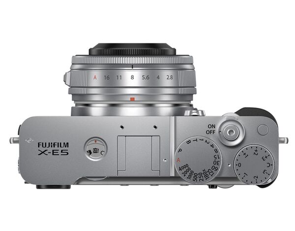 Fujifilm X-E5 + XF 23mm f/2,8 R WR  silber