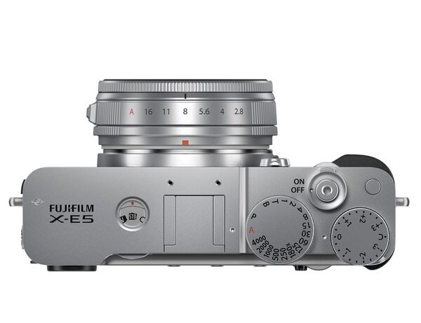 Fujifilm X-E5 + XF 23mm f/2,8 R WR  silber