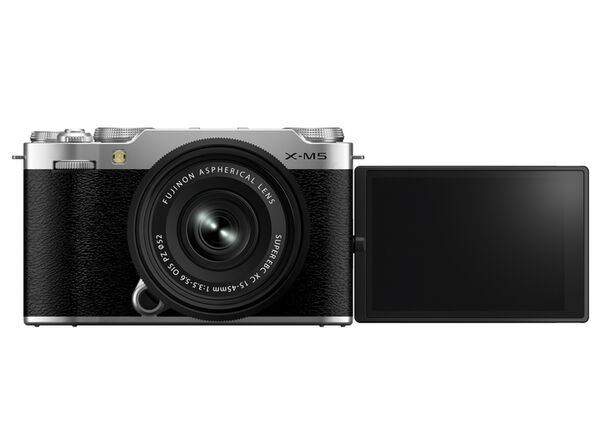 Fujifilm X-M5 + XC 15-45mm f/3.5-5.6 OIS PZ  silber
