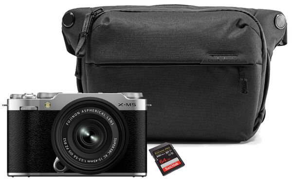 Fujifilm  X-M5 + XC 15-45mm + Peak Design Everyday Sling V2 3L + SanDisk 64 GB  silber