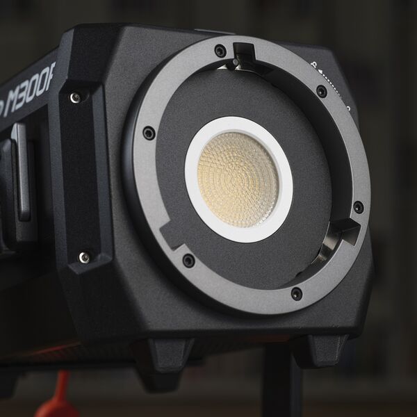 Godox M300R K1 Knowled RGBW LED Light 300W mit Tragetasche 