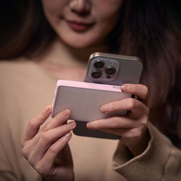 Godox MA5R RGB-Panelleuchte und Powerbank  pink