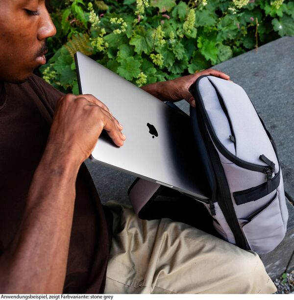 Gomatic PM Luma Camera Pack  18L stone gray