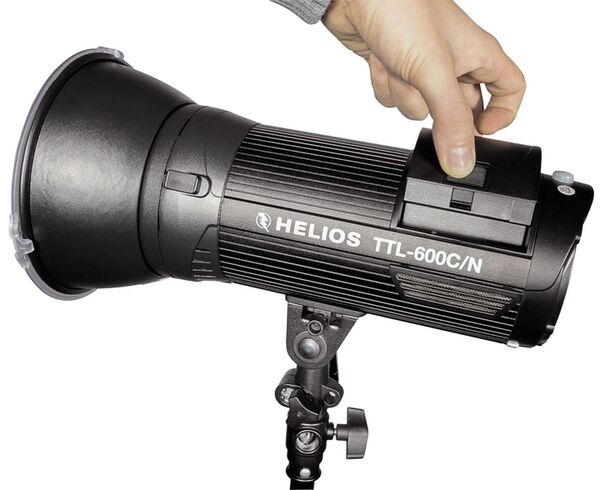 Helios TTL-600C/N Studio-Akkublitz 