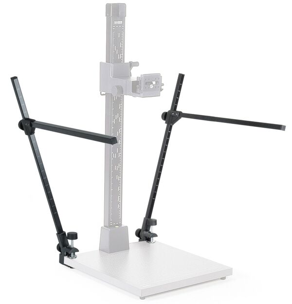 Kaiser Haltegestänge bestehend aus zwei Haltestangen jeweils mit Querstange und Klemmsockel. Kantenlänge 20 mm. 