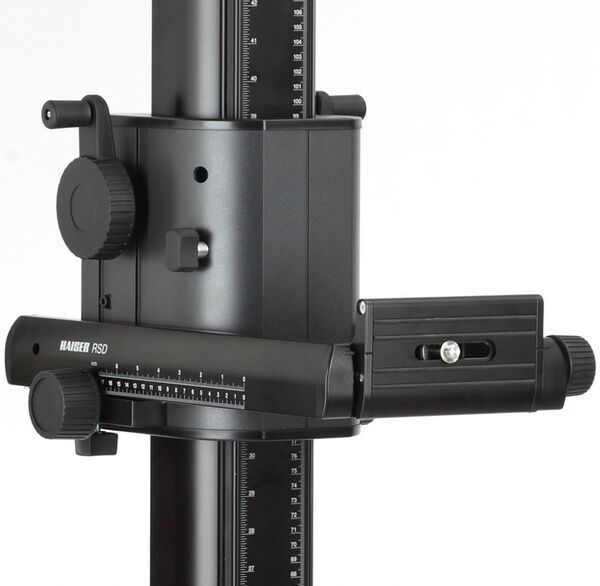 Kaiser Reprostativ RSD 1.2, Säulenhöhe 1,20 m, Grundbrett 68 x 57 cm, mit manuell höhenverstellbarem Kameraträger. 