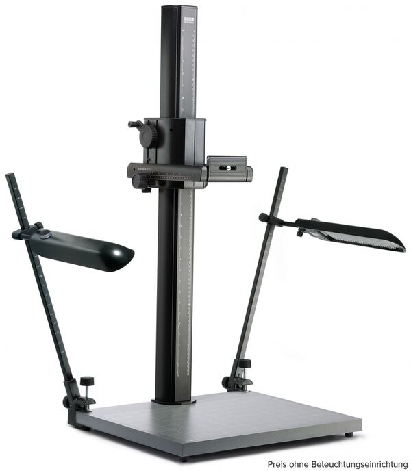 Kaiser Reprostativ RSD 1.2, Säulenhöhe 1,20 m, Grundbrett 68 x 57 cm, mit manuell höhenverstellbarem Kameraträger. 