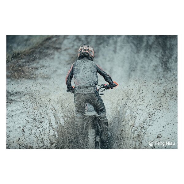 LAOWA AF 200mm f/2  Canon EF	