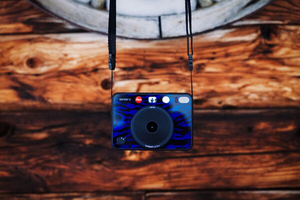 Leica SOFORT 2  Burton Edition