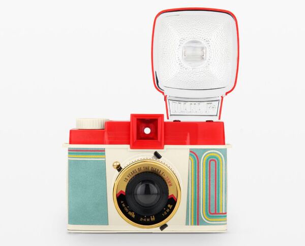 Lomography Diana F+ Kamera & Blitz  10-jähriges Bestehen