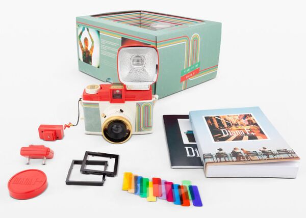Lomography Diana F+ Kamera & Blitz  10-jähriges Bestehen