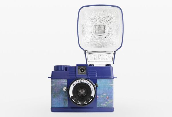 Lomography Half-frame Lomourette  Water Lilies Edition