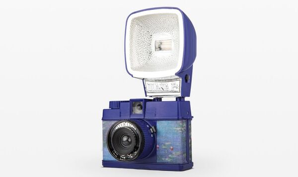 Lomography Half-frame Lomourette  Water Lilies Edition