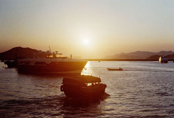 Lomography LomoChrome Film 35mm ISO 400  Color ’92 Sunkissed