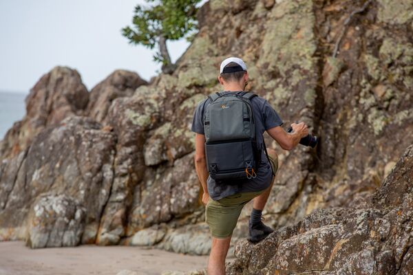 Lowepro Fastpack BP 250 AW III  schwarz