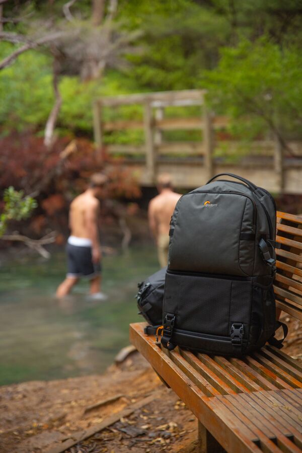 Lowepro Fastpack BP 250 AW III  schwarz