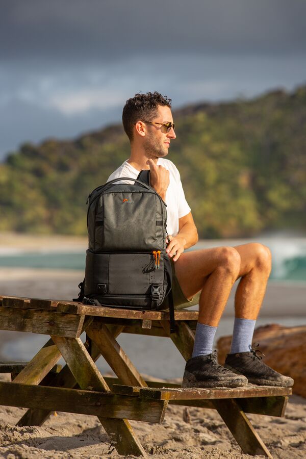 Lowepro Fastpack BP 250 AW III  schwarz