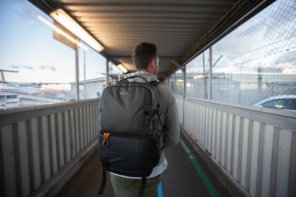 Lowepro Fastpack Pro BP250 AW III  grau