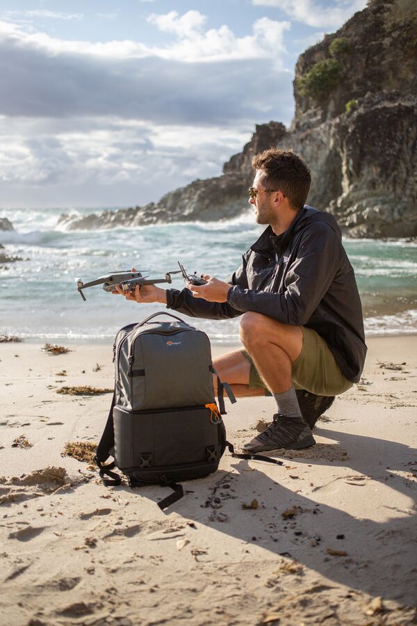 Lowepro Fastpack Pro BP250 AW III  grau