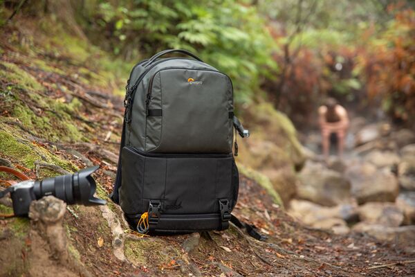 Lowepro Fastpack Pro BP250 AW III  grau