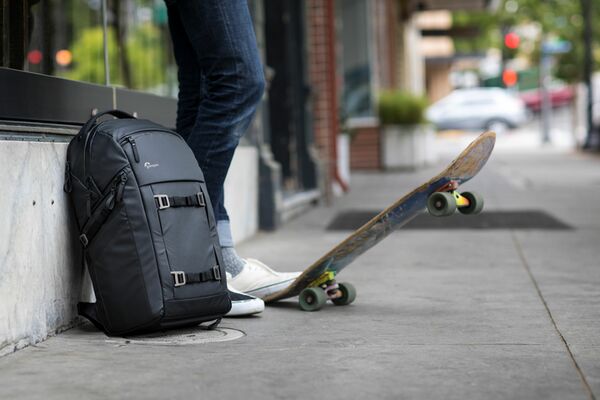 Lowepro FreeLine BP 350 AW  grau