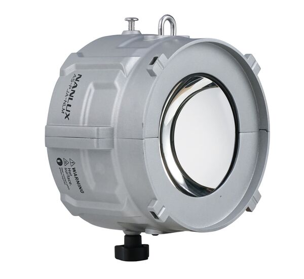 Nanlux AS-PJA-NLM Befestigungsadapter mit asphärischer Linse und NLM-Bajonettanschluss zur Befestigung von Projektionsvorsätzen von Drittanbietern. Für Evoke 