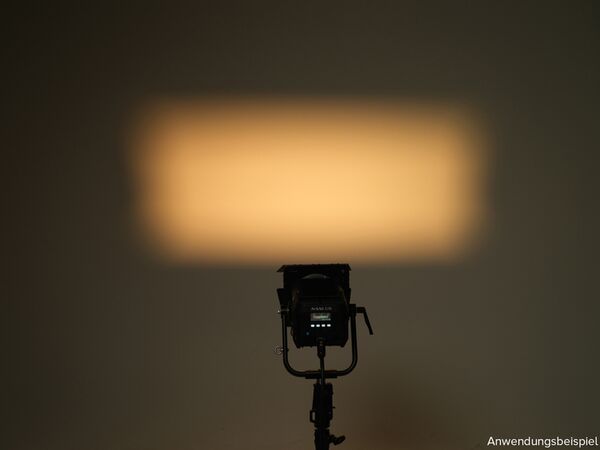 Nanlux BD-NLM Lichtklappenvorsatz mit vier Lichtklappen und NLM-Bajonettanschluss. Für Evoke 900C/1200/1200B/2400B. 