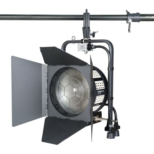 Nanlux FL-35-PO Fresnel-Vorsatz mit Montagebügel für Stangenfernbedienung. Für Evoke 900C/1200/1200B. 