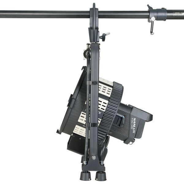 Nanlux FL-35-PO Fresnel-Vorsatz mit Montagebügel für Stangenfernbedienung. Für Evoke 900C/1200/1200B. 