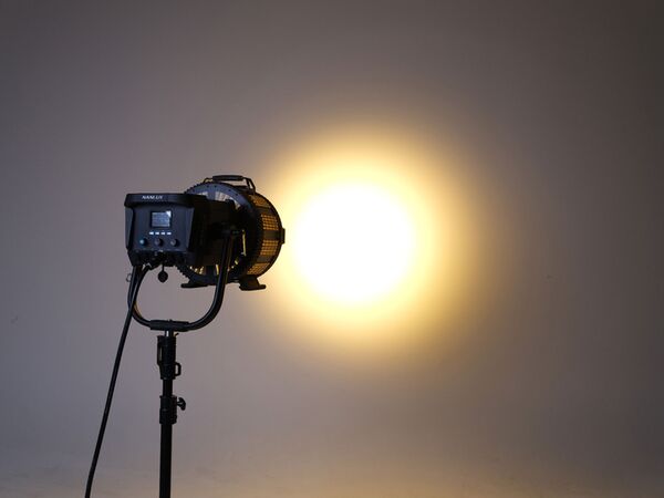 Nanlux FL-35E Motorisierter Fresnel-Vorsatz fokussierbar von 15° bis 46° 