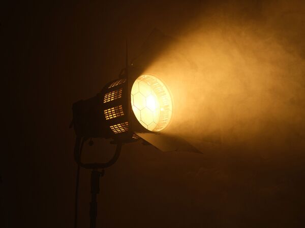 Nanlux FL-35E Motorisierter Fresnel-Vorsatz fokussierbar von 15° bis 46° 