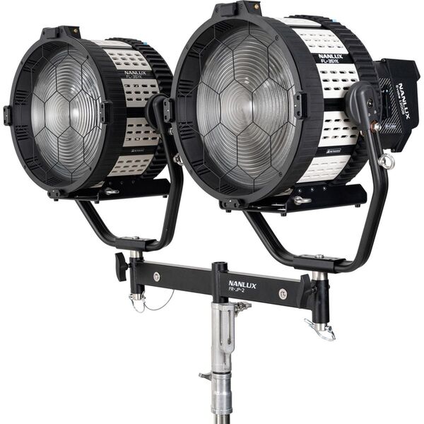 Nanlux FR-JP-2 Doppelschiene für 2 Evoke-Scheinwerfer 900C/1200/1200B/2400B (auch mit Fresnel-Vorsätzen). Mit 2 Normhülsen 28 mm für stehende oder hängende S 