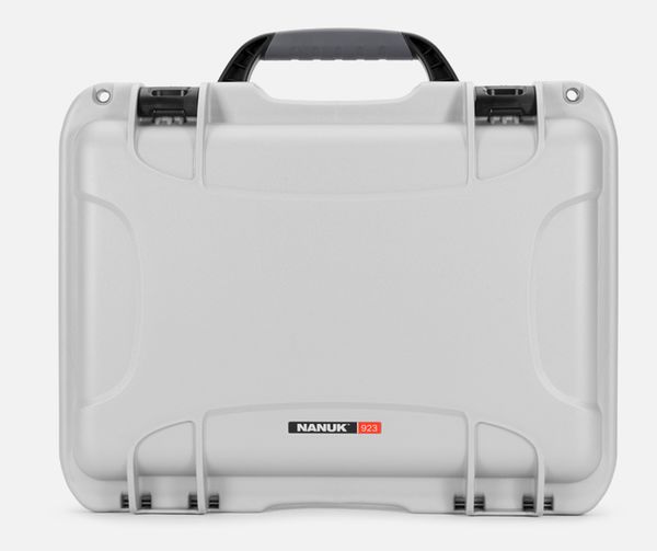 Nanuk Case 923 mit gepolsterter Trennwand (TSA-Verschlüsse)  silber