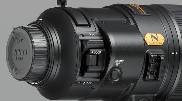 Nikon AF-S Nikkor E 180-400mm f/4,0 TC1.4 FL ED VR  Nikon FX