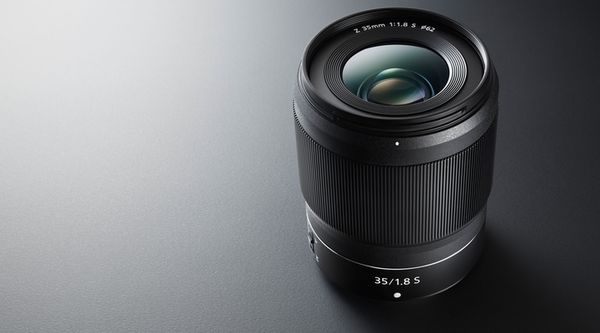 Nikon Nikkor Z 35mm f/1,8 S  Nikon Z