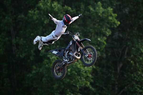 Nikon Nikkor Z 600mm f/6.3 VR S  Nikon Z