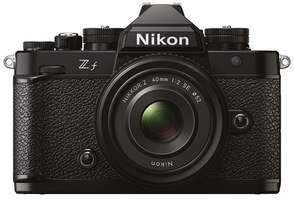 Nikon Z f + Nikkor Z 40mm f/2,0 SE  Schwarz