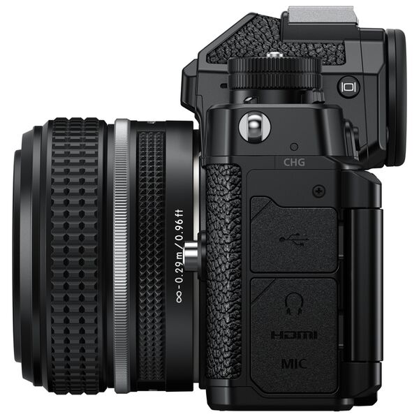 Nikon Z f + Nikkor Z 40mm f/2,0 SE  Schwarz